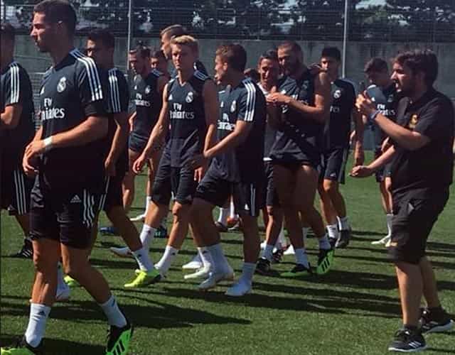 Cobertura por Kike Cos de la visita de los jugadores del Real Madrid a los niños que estaban en el Campus Experience – Fundación Real Madrid.