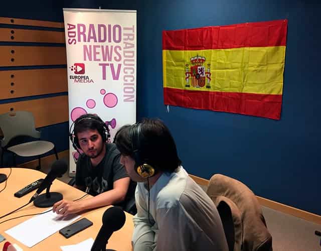 Juanma Jiménez y Kike Cos en el estudio de la Universidad Europea de Madrid, durante la ceremonia de apertura del Mundial.