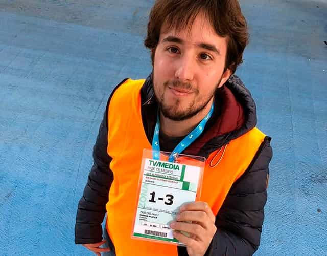 Kike Cos cubriendo el Real Madrid-Castilla contra el Pontevedra.